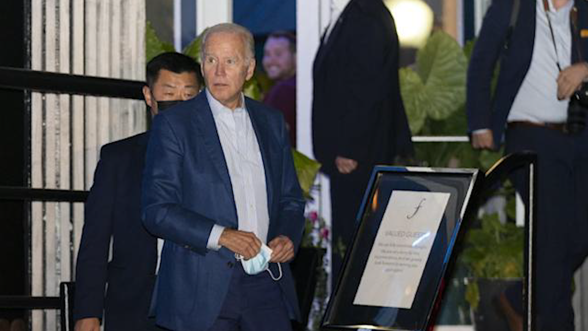 Biden: No Mask ... Jen: No Problem